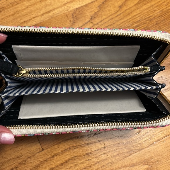 Vineyard Vines Heritage Zip Around Wallet - Picture 3 of 6